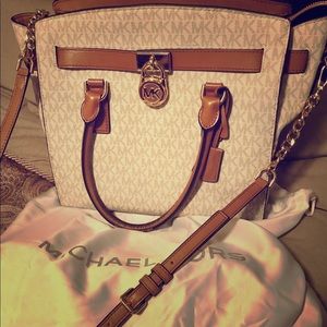 Hamilton Large Vanilla Satchel